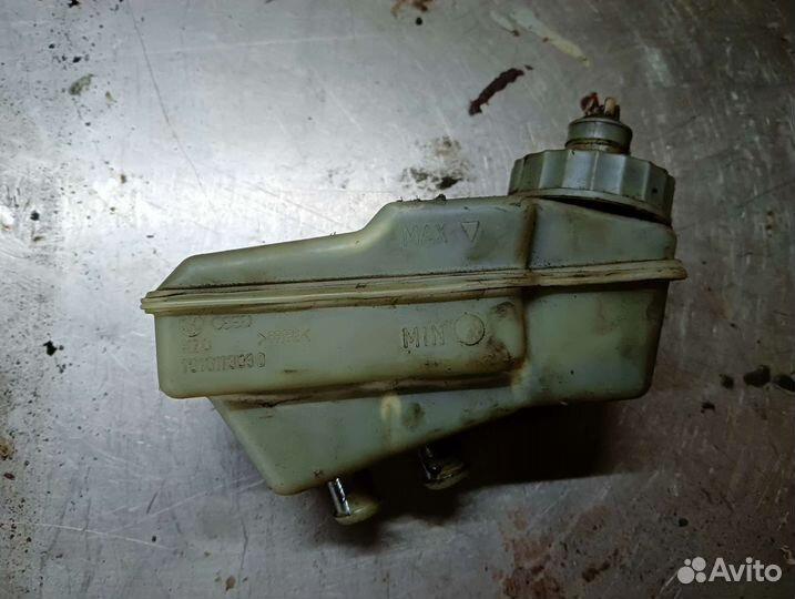 Бачок тормозной жидкости Transporter T4