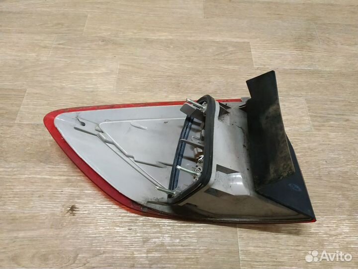 Фонарь задний правый наружный Ford Mondeo 4 SW