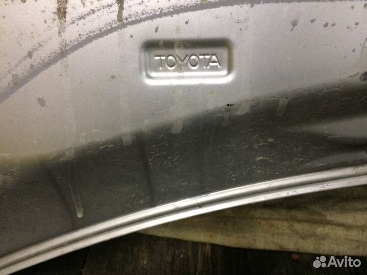 Капот на toyota camry 40