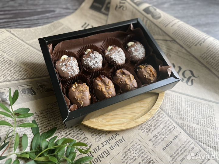 Финики в шоколаде. Бананы в шоколаде