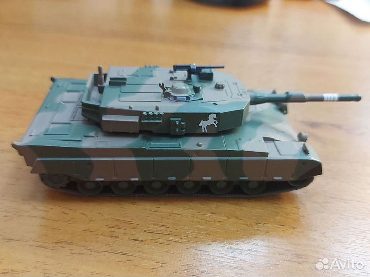 Модель танк Тип 90 Япония 1:72