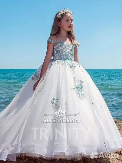 Шикарное брендовoе платье Alexandrina Trinity