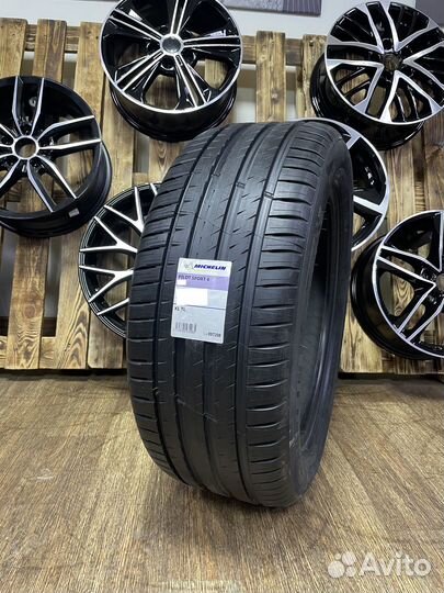 Michelin Pilot Sport 4 255/40 R18 99Y