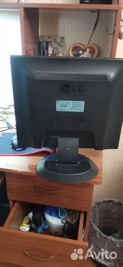 Монитор LG 19