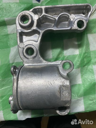 Натяжитель ремня генератора camry 40