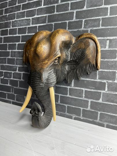 Голова слона из дерева