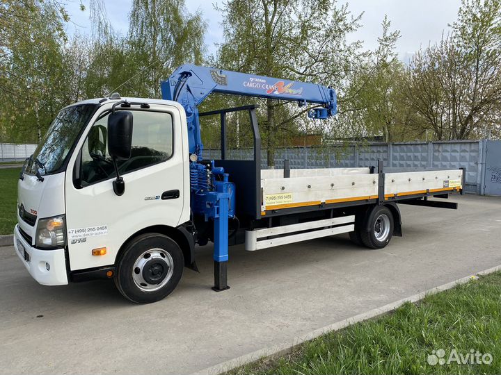 Hino 300 (Dutro) с КМУ, 2017