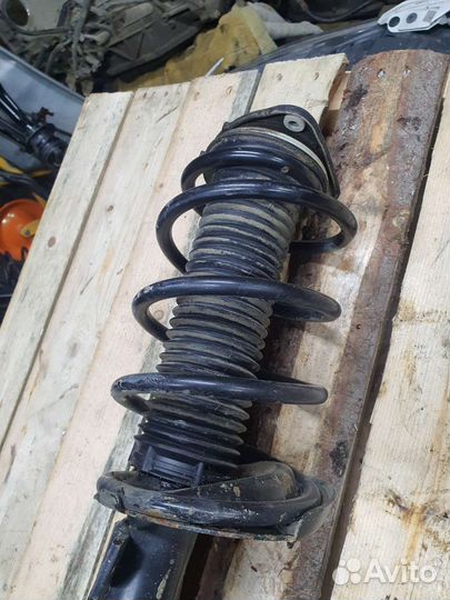 Стойка в сборе левая mazda 3 bl 2013 г