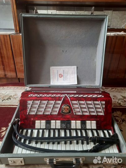 Аккордеон royal standard montana 4/4 полный
