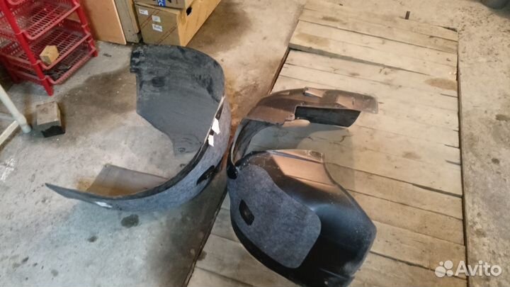 Продам передние подкрылки