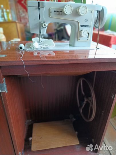 Швейная машинка Подольск 142