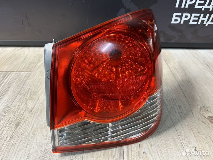 Фонарь задний правый Chevrolet Cruze седан