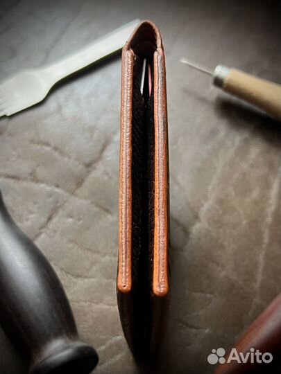 Компактный кожаный бифолд ручной работы