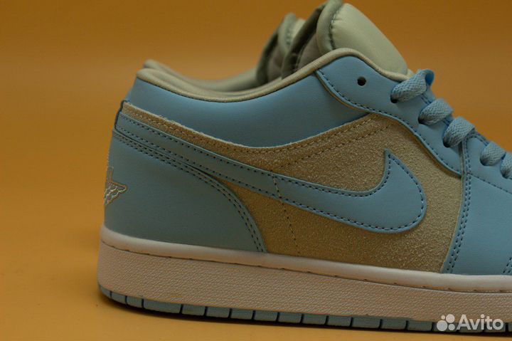 Кроссовки Wmns Air Jordan 1 Low Tropical