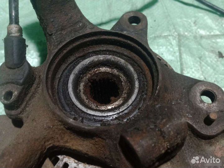 Поворотный кулак передний Volkswagen Passat B3