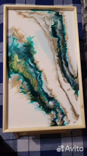 Поднос деревянный на ножках