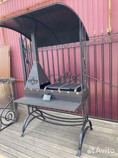 Кованый мангал с крышей