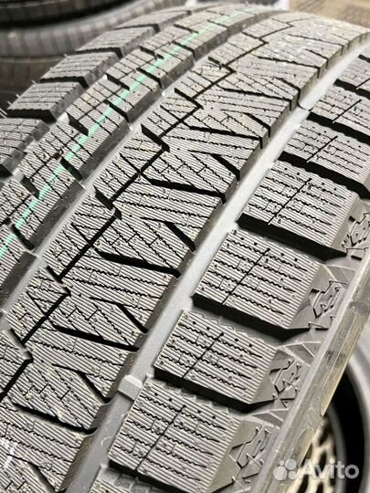 Kapsen SnowShoes AW33 275/45 R20 110H
