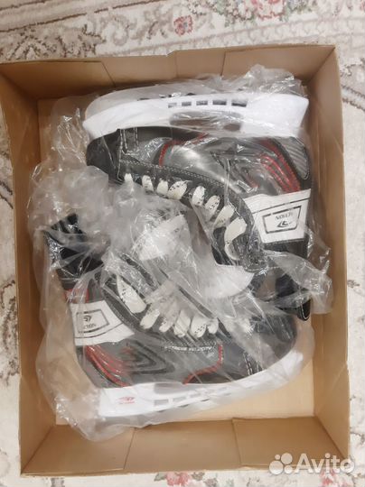 Коньки хоккейные