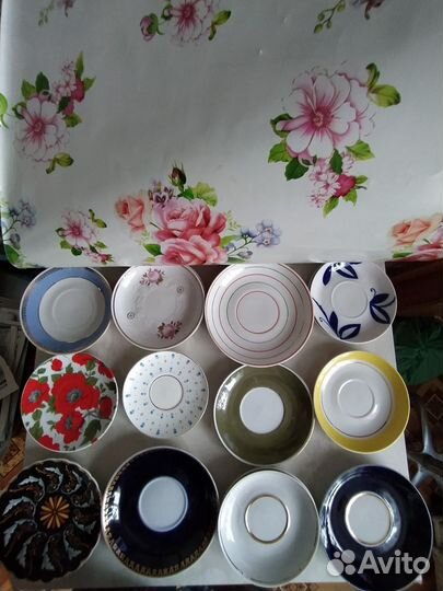 Тарелки и блюдца