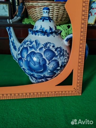 Чайники, чайная пара, штоф Гжель