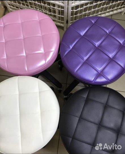 Стул для мастера педикюра