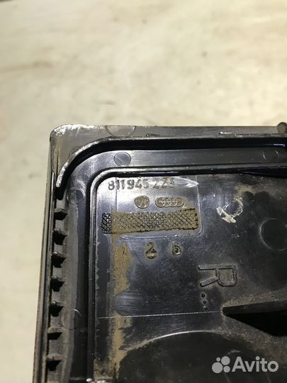 Фонарь правый внутренний Audi 80B3