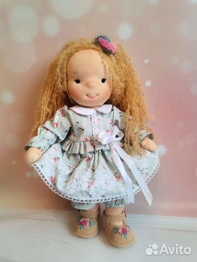 Кукла ручной работы с одеждой