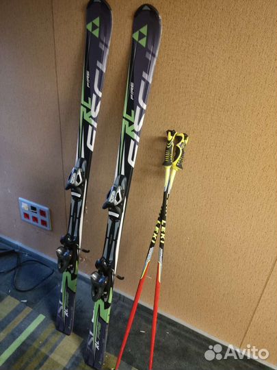 Горные лыжи и ботинки