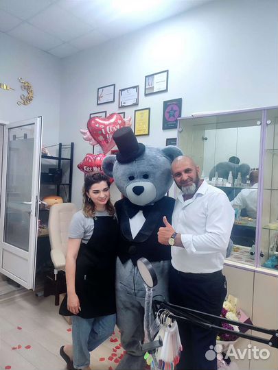 Мишка поздравляет