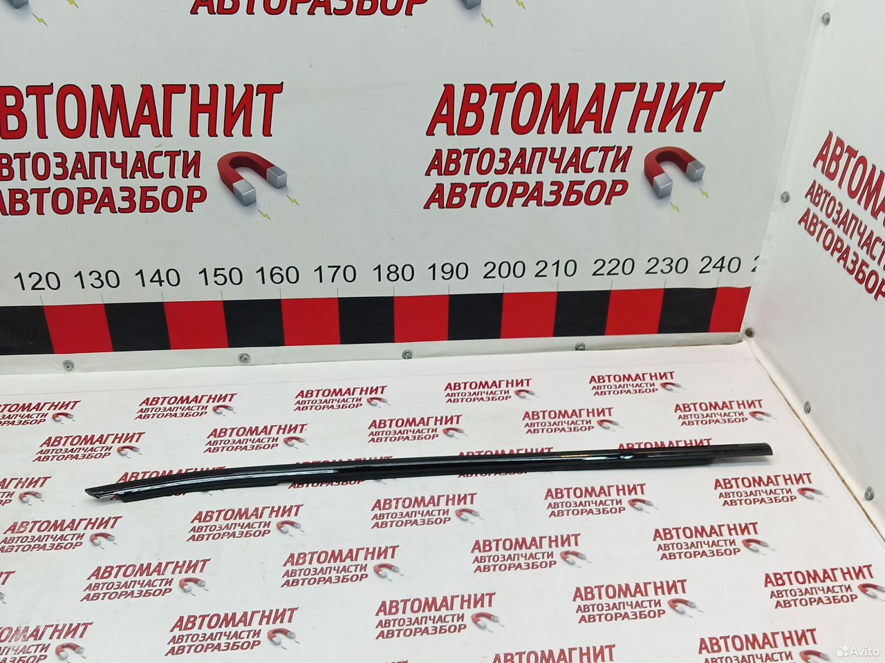 Молдинг стекла двери передней правой Омода С7