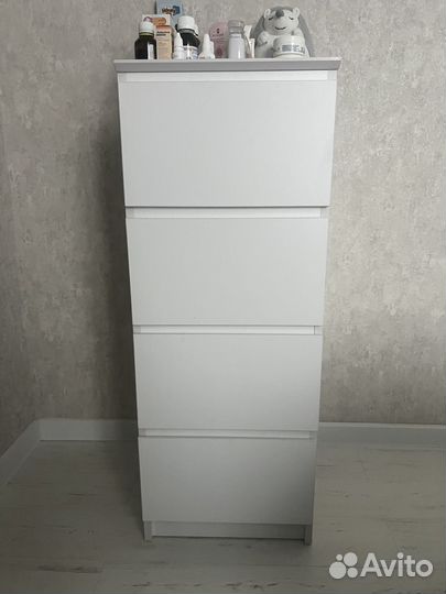 Шкаф пенал белый