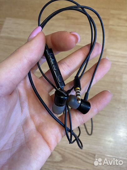 Проводные наушники с микрофоном