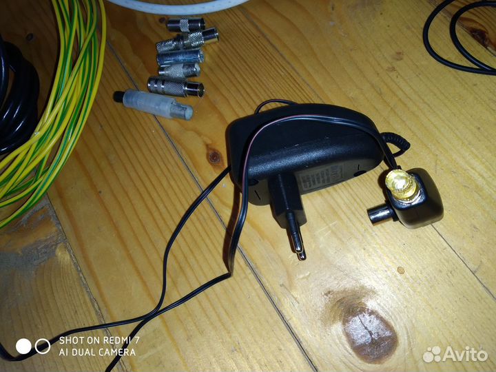 Кабель тв, заземляющий кабель, питание усилителя