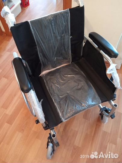 Кресло-коляска новое для инвалидов 