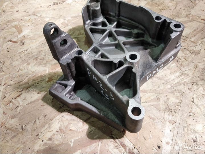 Кронштейн двигателя правый Renault Megan 2 1.5 K9K