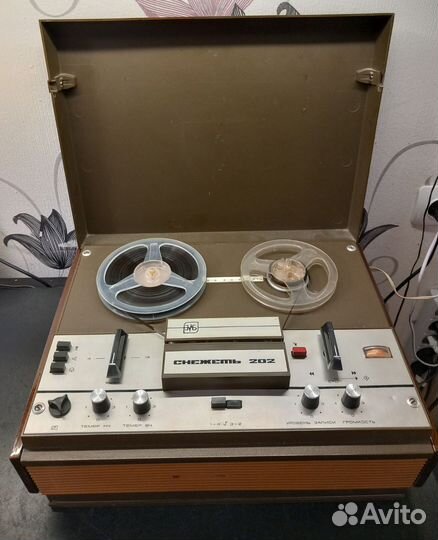 Катушечный магнитофон Снежеть-202