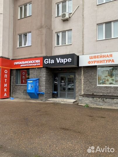 Продавец в Vape Shop