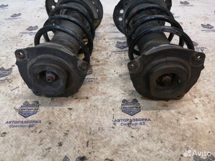 Стойка подвески передняя Nissan Juke F15