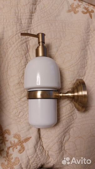 Дозатор для мыла настенный