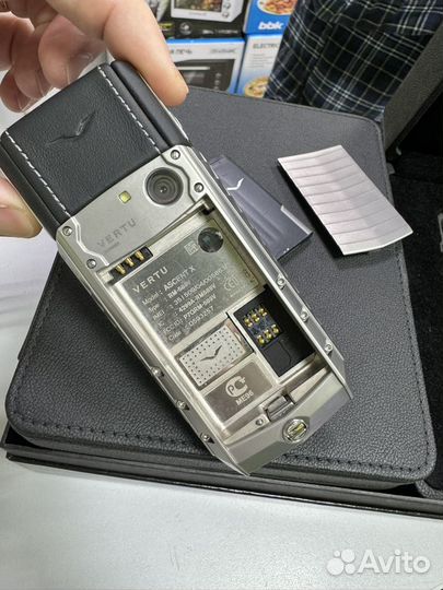 Vertu Ascent 2010, 32 ГБ