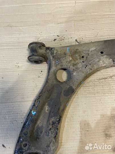 Рычаг передний правый Фольксваген Джетта 6