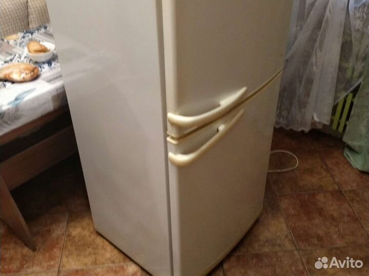 Холодильник бу Атлант