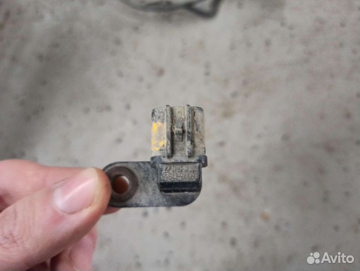 Датчик ABS Передний левый Toyota Land Cruiser 200