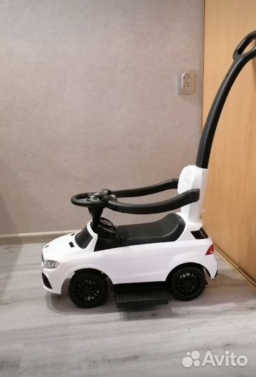 Машина толокар с ручкой