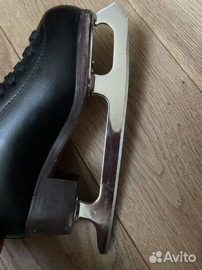 Фигурные коньки Graf Ace 32