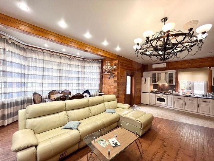 Дом 206 м² на участке 6 сот.