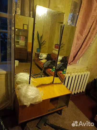 Трюмо с зеркалом бу