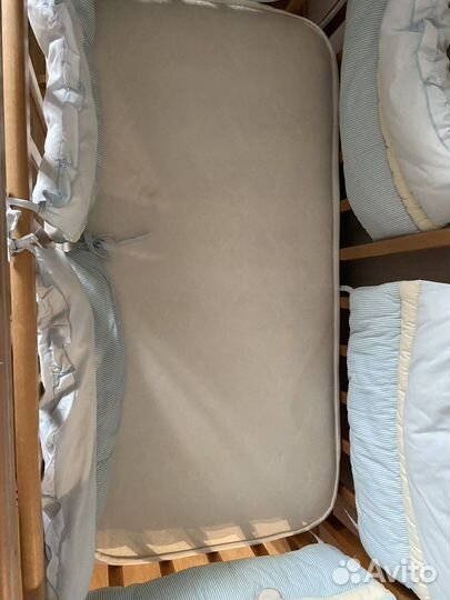 Детская кровать с матрасом, бортиками и ящиком