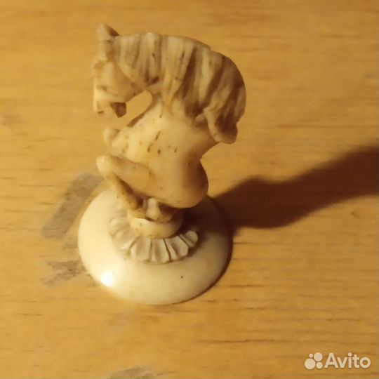 Статуэтка кость